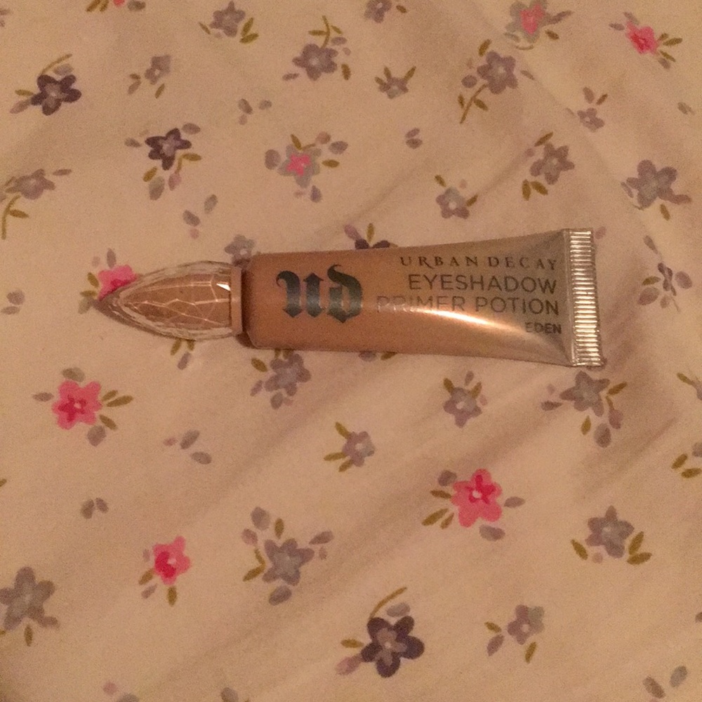 Urban decay Eyeshadow primer Eden